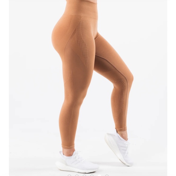 New, AMPLIFY CONTOUR LEGGING - Picture 5 of 9